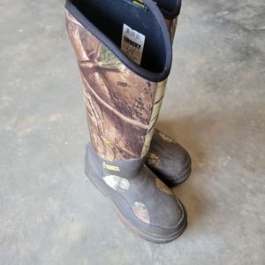 Hunting boots